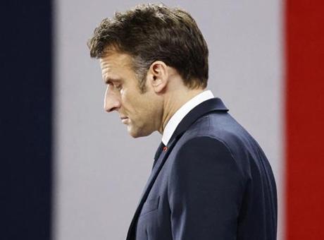 Son dakika haberler! Fransa’da siyasi deprem: Hükümet düştü, Macron köşeye sıkıştı