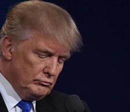SON DAKİKA HABERLERİ: ‘Öldü’ iddiaları gündemi sarsıyordu! Trump’tan ilk görüntü geldi…