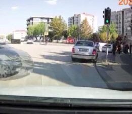 Yaya geçidinde ölümden kıl payı kurtuldu