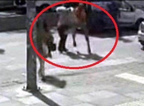 Yol verme kavgasında darbedilen kadın yaralandı! O anlar kamerada